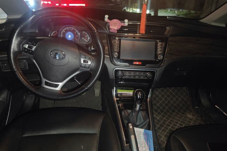 Used Great Wall C50 2016 1.5T Manual Comfort Edition Center Console