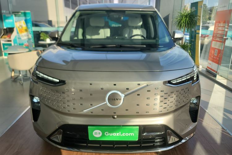 Used Volvo EM90 2025 Ultra Six-Seater