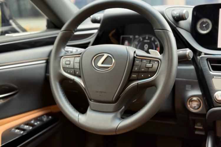 Used Lexus ES 2023 200 Excellence Edition
