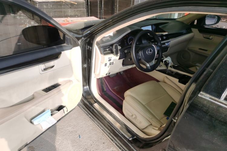 Used Lexus ES 2013 300h Elite Edition