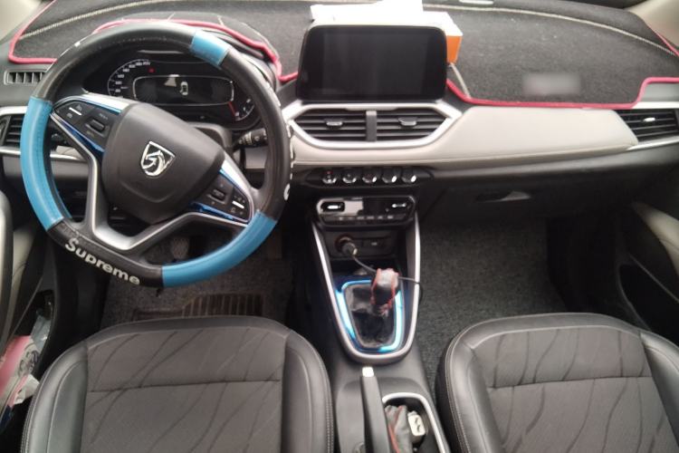 Used Baojun 510 2017 1.5L manual Comfort trim Center Console