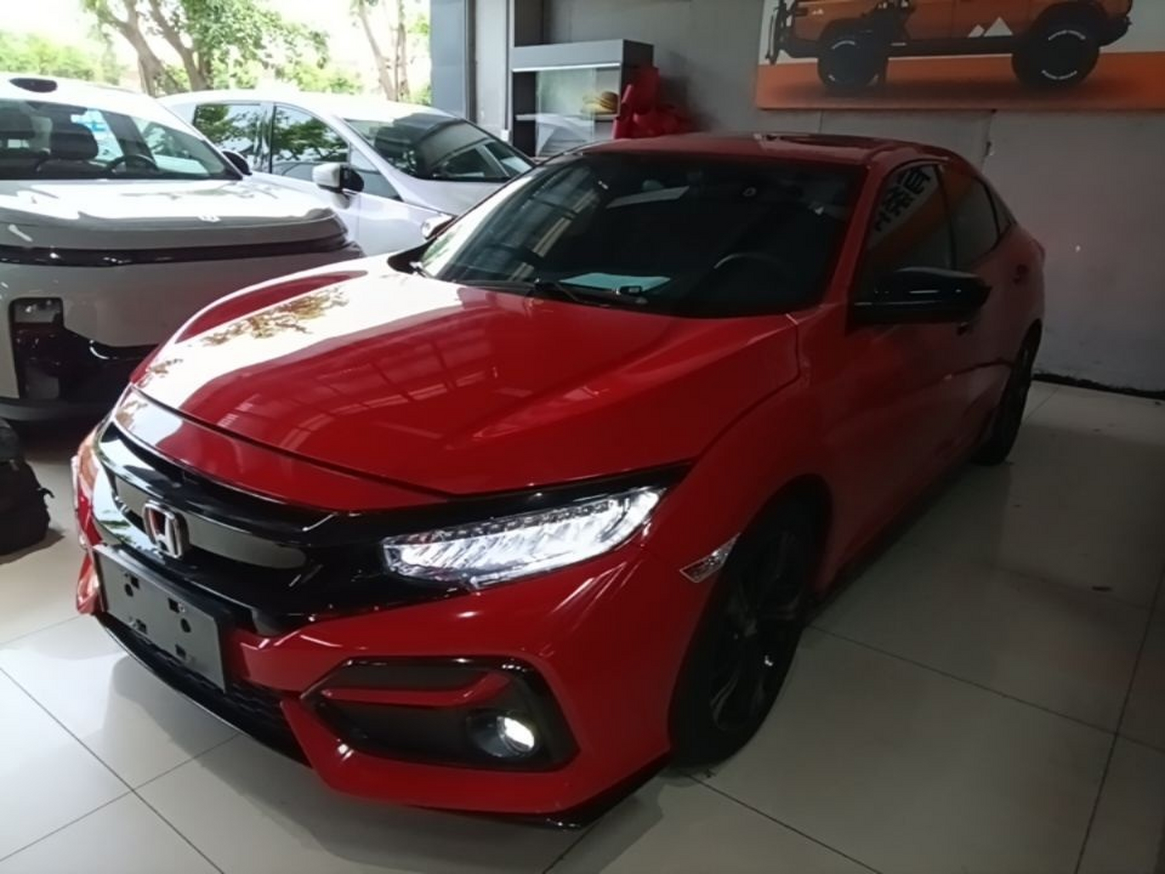 Под передней частью автомобиля
