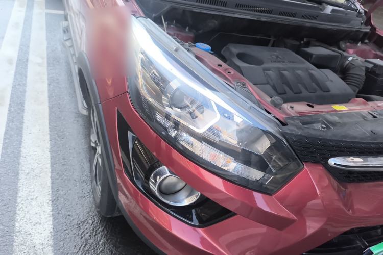 Used BAIC Senova X25 2015 1.5L Automatic Elite Model Right Front Headlight