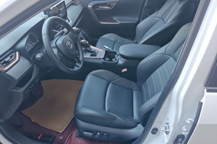 Used Toyota Wildlander 2024 2.0L CVT 4x4 Luxury PLUS Edition Left Front Seat