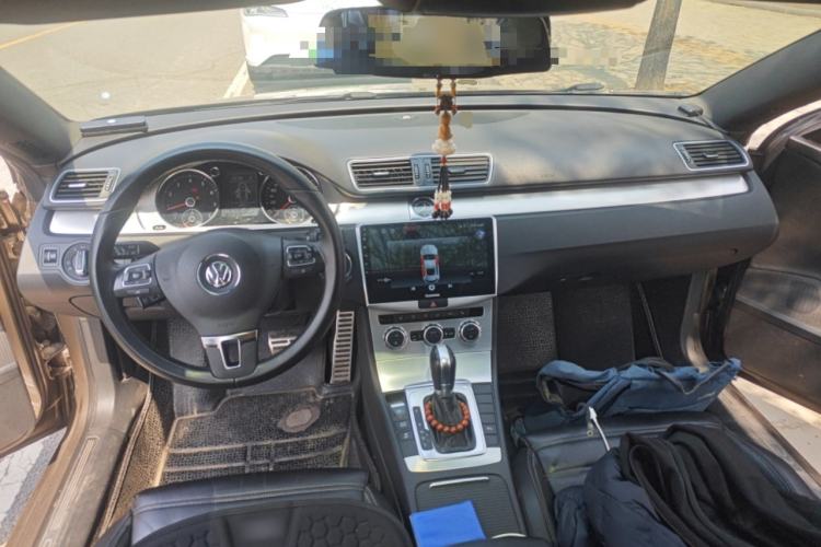 Used Volkswagen FAW-Volkswagen CC 2013 1.8TSI Prestige Model Center Console