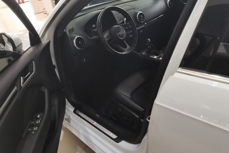Used Audi A3 2019 Sportback 35 TFSI Fashion Edition China VI Emission Standard Left Front Seat