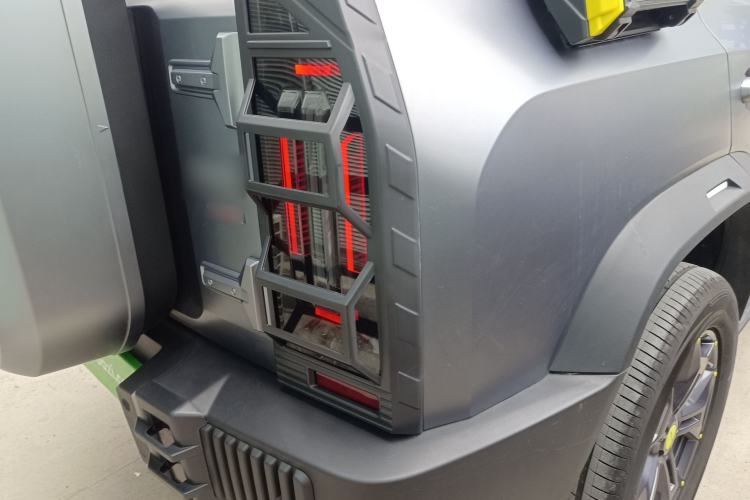 Used JETOUR Traveler 2023 2.0T All-Wheel-Drive CrossPRO Exterior 2