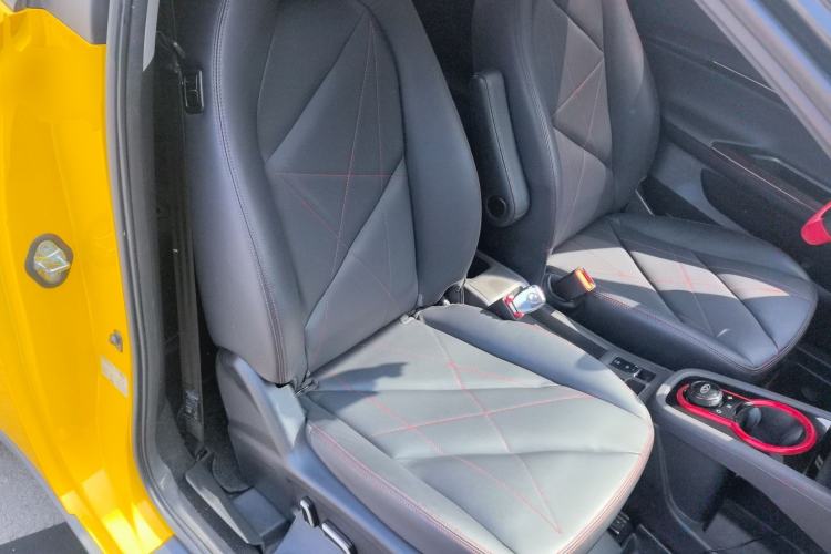 Used Chery Little Ant 2022 Revised Version Sweet Pink Edition Half-Sugar Version Lithium Iron Phosphate 30.7 kWh 30 kW 301 km
