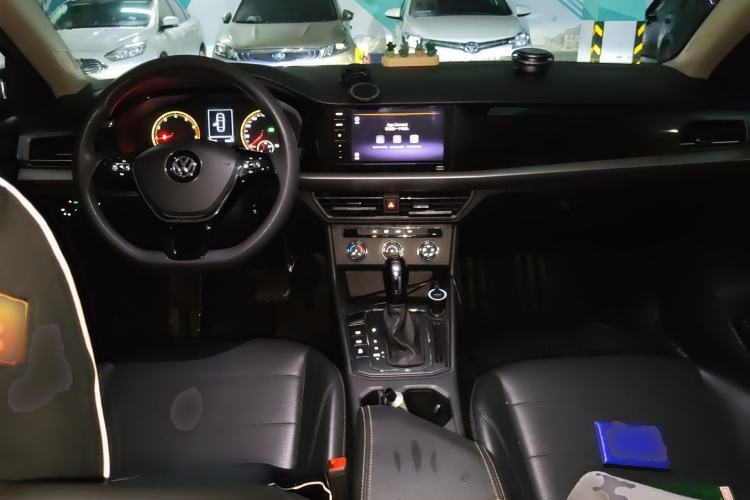 Used Volkswagen Lavida 2019 1.5L Automatic Comfort Edition China VI Standard Center Console