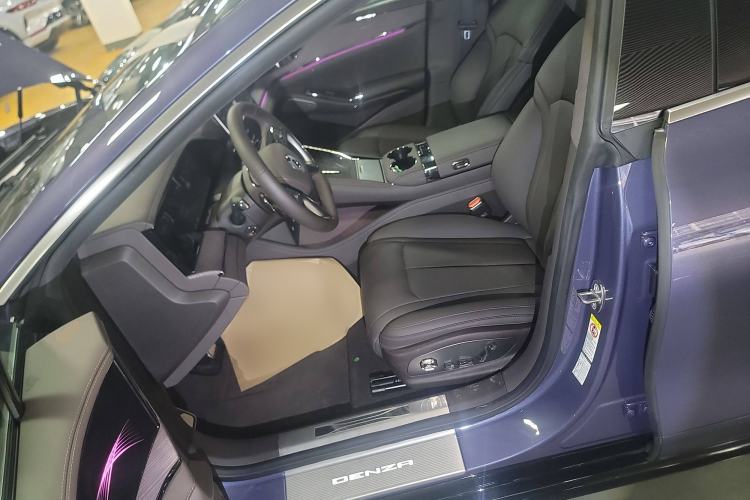 Used Denza Z9 2024 630 km All-Wheel Drive Max Version