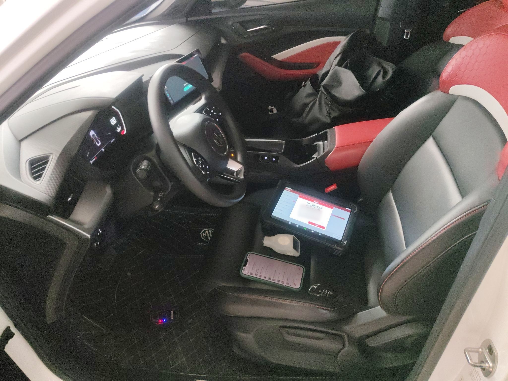 المقاعد الأمامية داخل السيارة