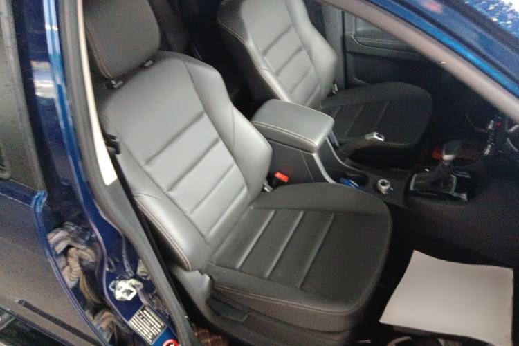 Used Isuzu D-MAX 2020 1.9T 4x4 Automatic Comfort Edition China VI Standard RZ4E Hi-Power
