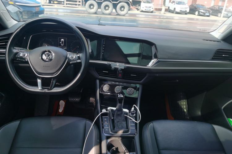 Used Volkswagen Sagitar 2020 200TSI DSG Comfort Version China VI Standard Center Console