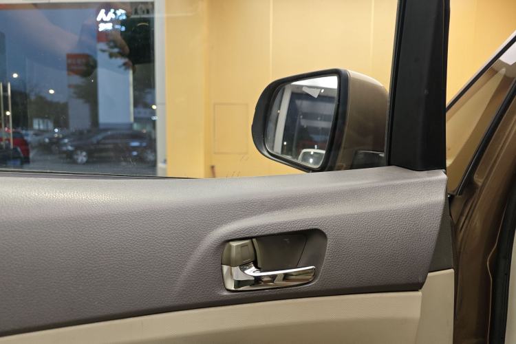 Used BYD M6 2013 2.4L Automatic Luxury Model
