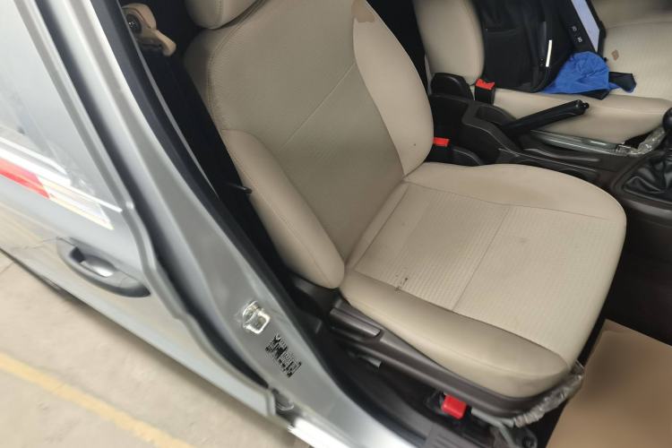 Used Wuling Hongguang V 2022 1.5L Jingqu Edition Enclosed-Window Vehicle with Hydraulic Power Steering LAR
