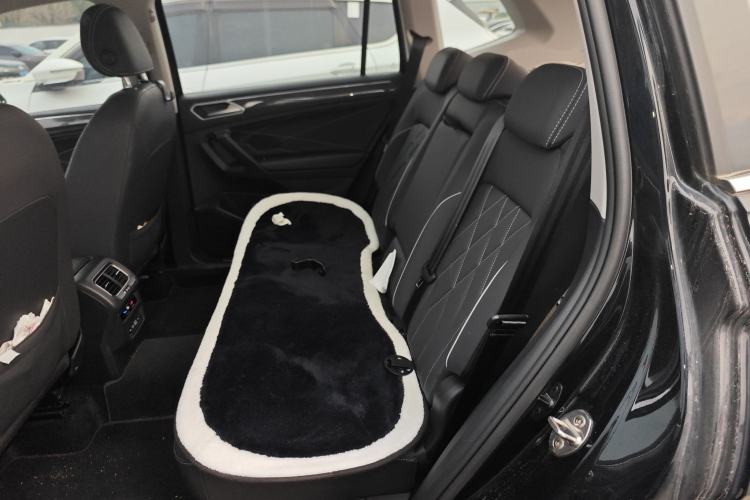 Used Volkswagen Tiguan L 2023 330TSI Automatic Two-Wheel Drive R-Line Enjoyment Edition Left Rear Seat