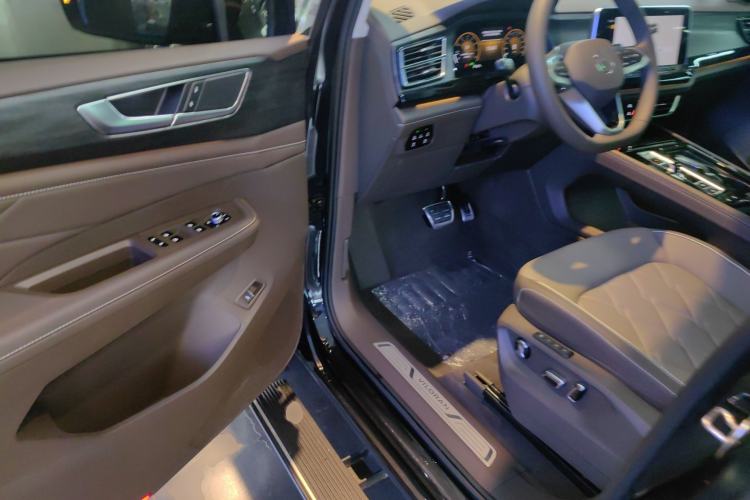 Used Volkswagen Viloran 2024 380TSI Premium Edition
