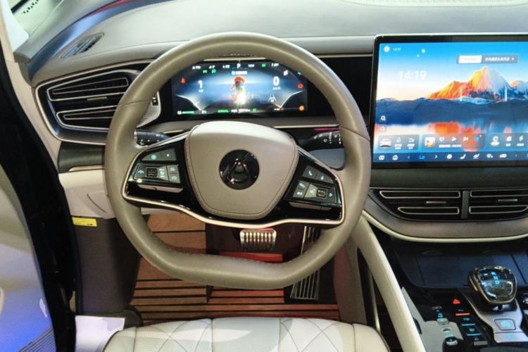 Used Denza D9 2022 DM-i 970 Four-Wheel Drive Flagship Model Steering Wheel