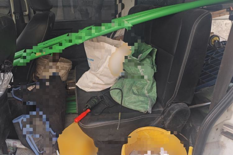 Used Jinbei Gold Hiace 2023 2.0L Passenger Van Engineering Lion 5/6/7 Seats Left Rear Seat