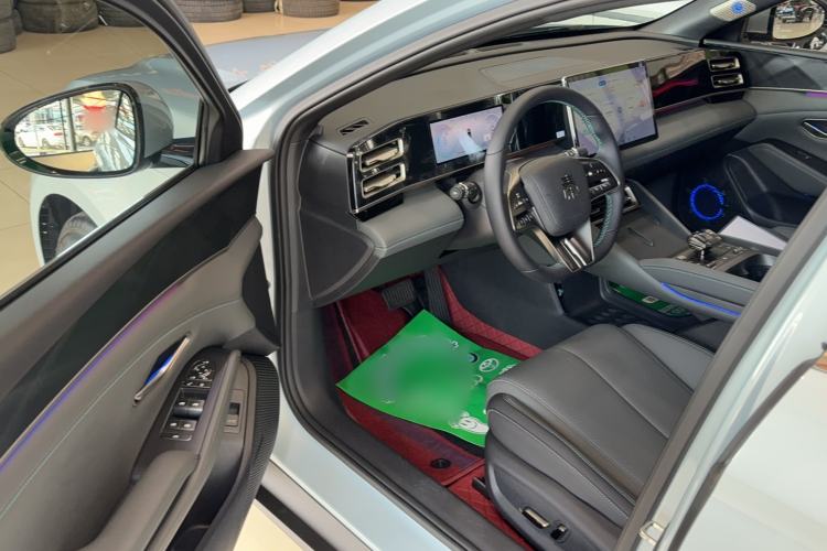 Used BYD Qin L 2024 DM-i 120KM Beyond Model Driver Seat