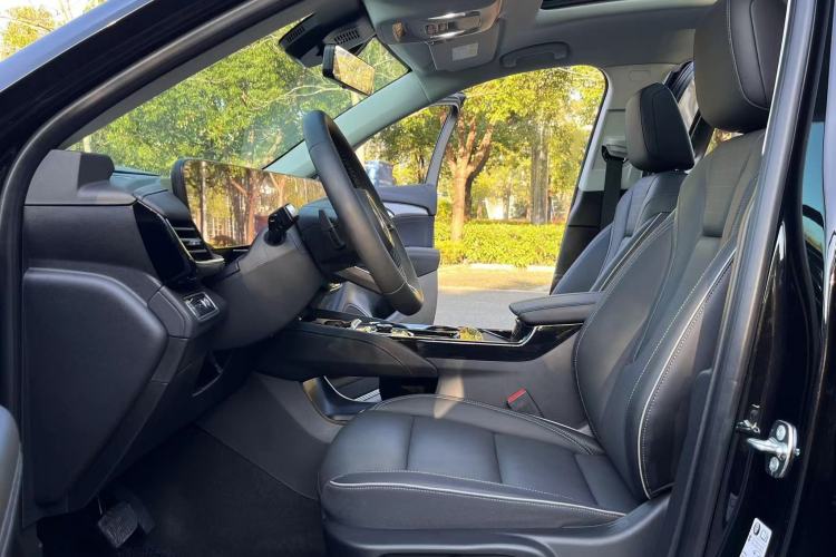 Used Buick Envision 2025 Encore Plus 28T Two-Wheel-Drive Platinum Edition