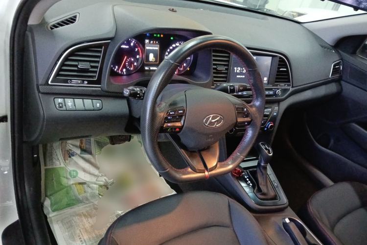 Used Hyundai Elantra (6th Generation / Lingdong) 2018 1.4T Dual-Clutch Xuan Dong · Dynamic Edition Center Console