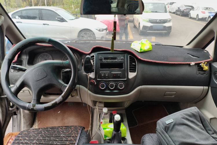 Used FORTHING Lingzhi 2015 V3 1.5L 5-Seater Special Offer Model Center Console