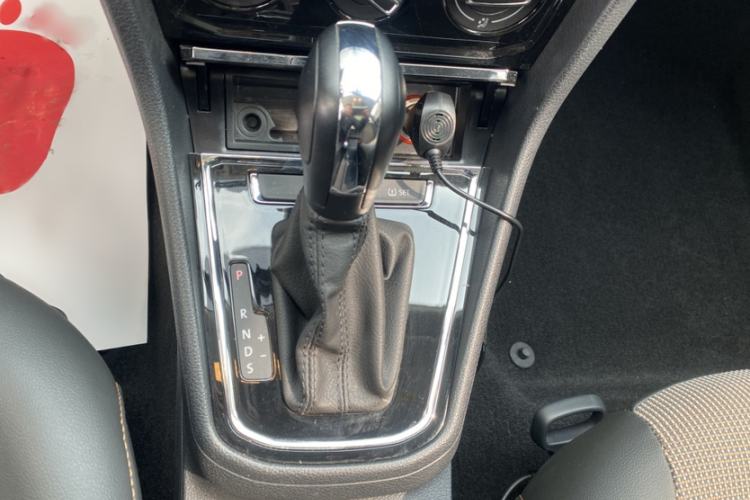 Used Volkswagen C-TREK 2018 1.5L Automatic Comfort Model Gear Lever
