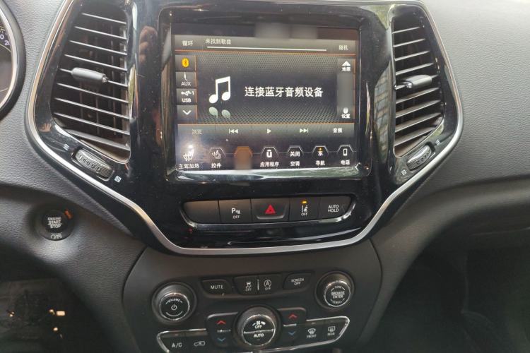 Used Jeep Cherokee 2019 2.0T Four-Wheel Drive Explorer Edition China V