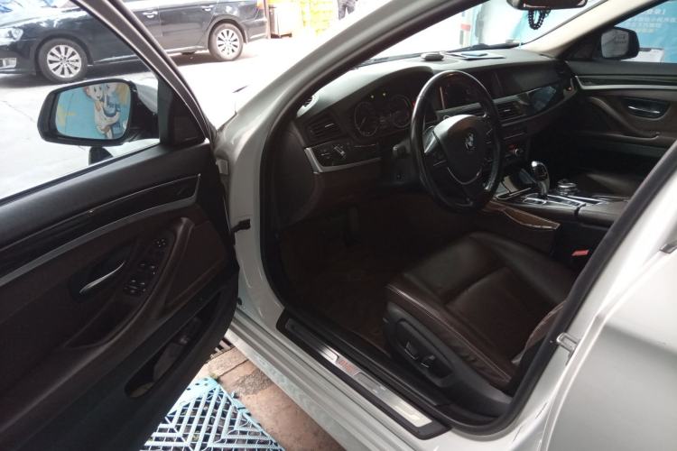 Used BMW 5 Series 2017 525Li Luxury Design Package Driver Seat