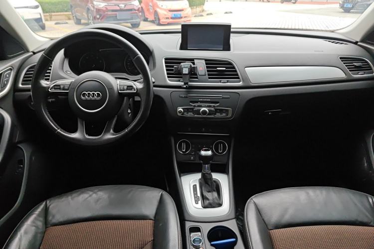 Used Audi Q3 2017 30 TFSI Fashion Model Center Console