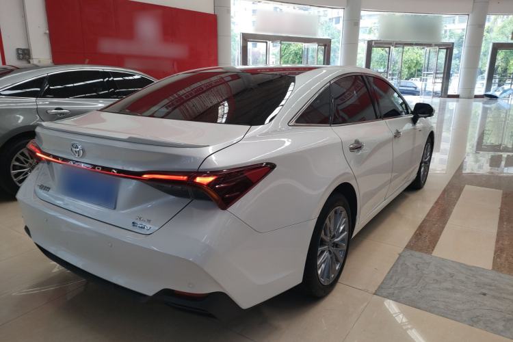 Used Toyota Avalon 2024 Dual-Engine 2.5L XLE Premium Edition Rear Right 45 Deg