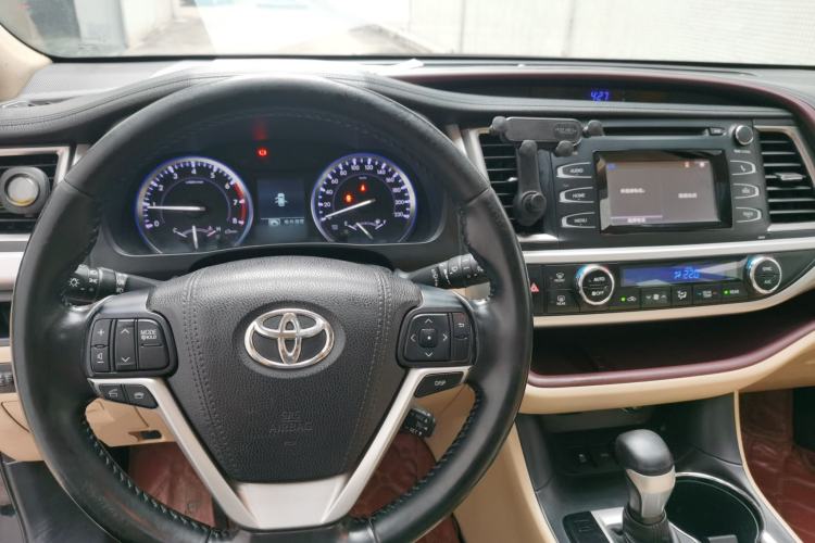 Used Toyota Highlander 2015 2.0T Four-Wheel Drive Luxury Edition 7-Seater Center Console