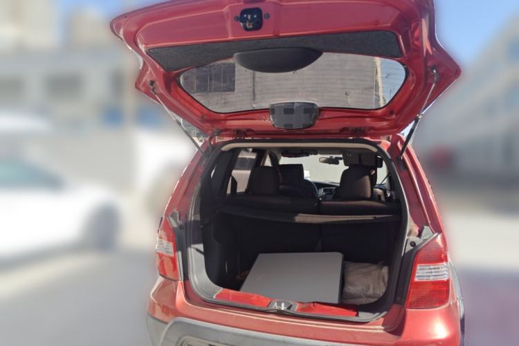 Used Nissan Livina 2010 Jingrui Edition 1.6L Manual Standard Model Trunk