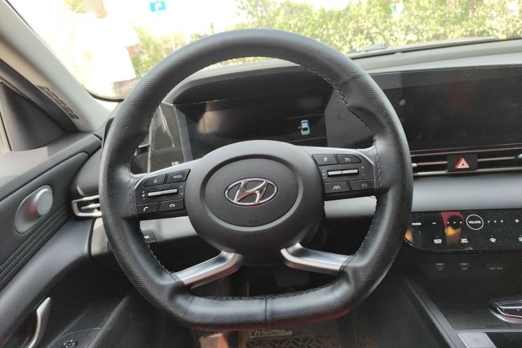 Used Hyundai Elantra 2021 1.5L CVT LUX Prestige Edition Steering Wheel