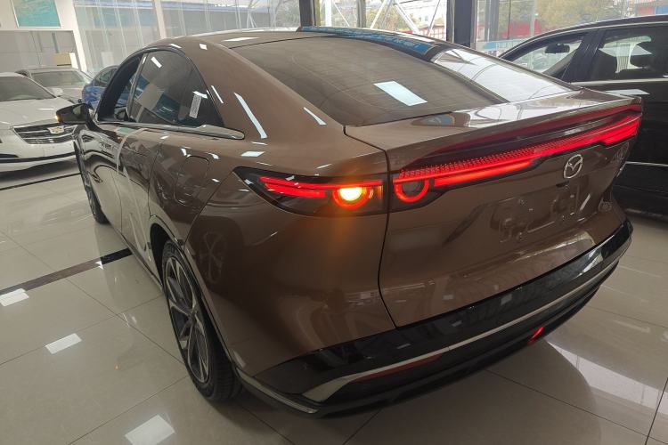 Used Mazda EZ-6 2024 Range-Extended 200 Luxury Edition
