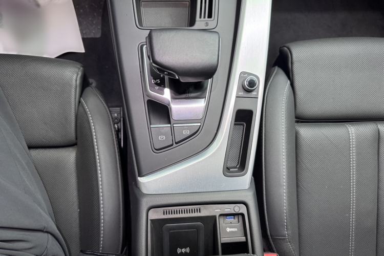 Used Audi A4L 2020 40 TFSI Luxury Dynamic Model
