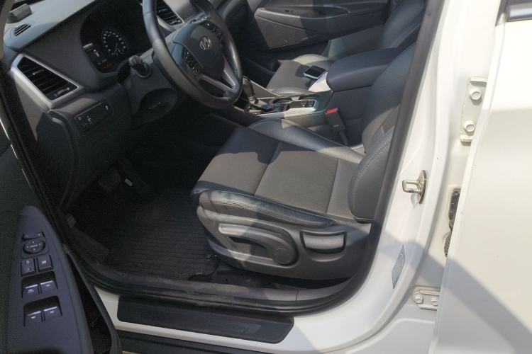 Used Hyundai Tucson 2015 1.6T Dual-Clutch Two-Wheel-Drive Smart Model Left Front Seat