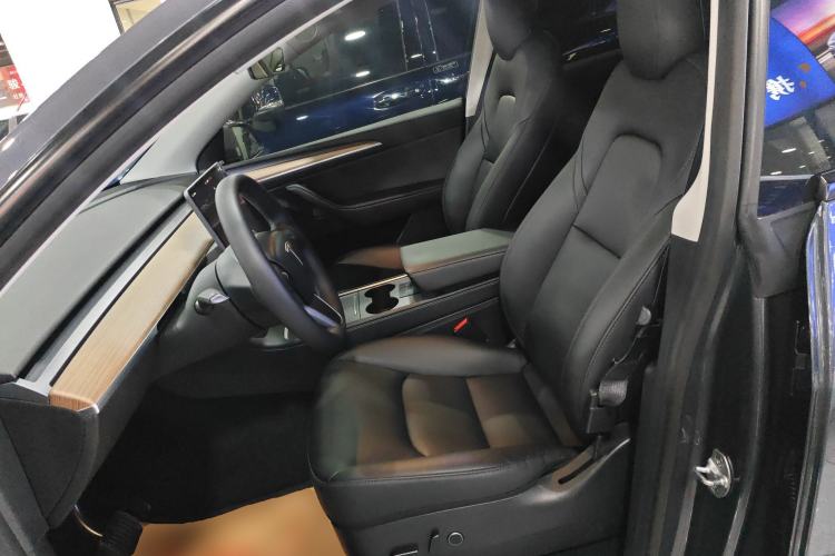 Used Tesla Model Y 2022 Long-Range All-Wheel-Drive Version