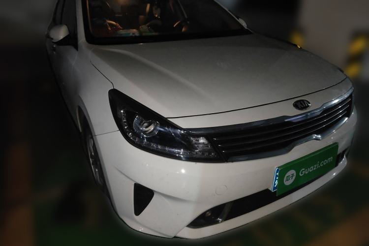 Used Kia Forte 2018 1.6L Manual Value Edition with Sunroof Front Right 45 Deg