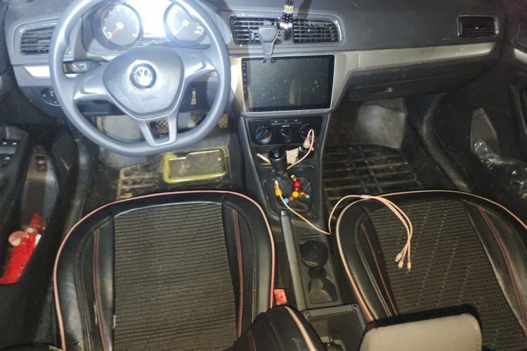 Used Volkswagen Lavida 2015 1.6L Manual Fashion Edition Center Console