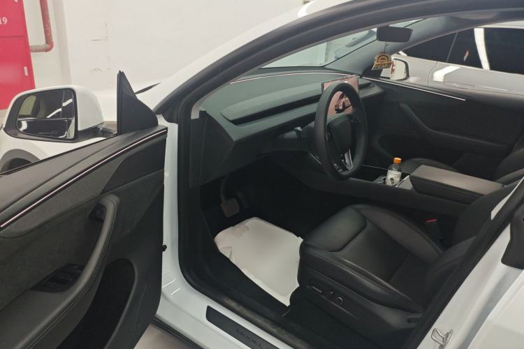 Used Tesla Model Y 2025 Long-Range All-Wheel-Drive Version