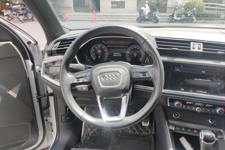 Used Audi Q3 2023 40 TFSI Fashion Dynamic Model Steering Wheel
