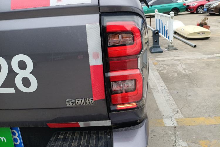 Used Great Wall King Kong Poer 2023 2.0T Automatic Diesel Two-Wheel-Drive Elite Version Flatbed GW4D20M Right Rear Taillight