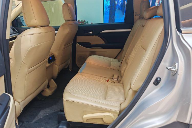 Used Toyota Highlander 2015 2.0T Two-Wheel Drive Elite Edition 5 Seats