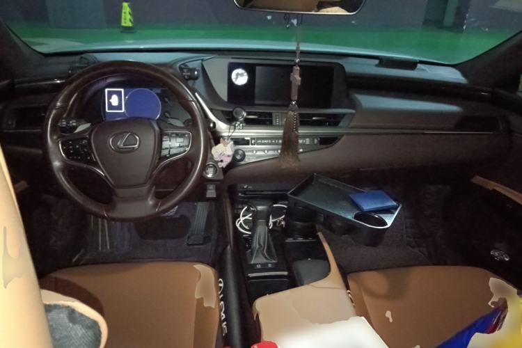 Used Lexus ES 2020 200 Excellence Edition Center Console