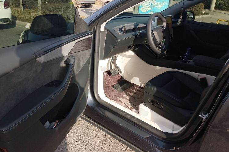 Used Tesla Model Y 2025 Long-Range All-Wheel Drive First Edition