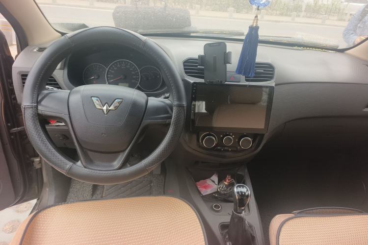 Used Wuling Hongguang 2014 1.5L S Standard Version Center Console