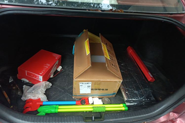 Used Bestune B50 2012 1.6L automatic with sunroof Trunk