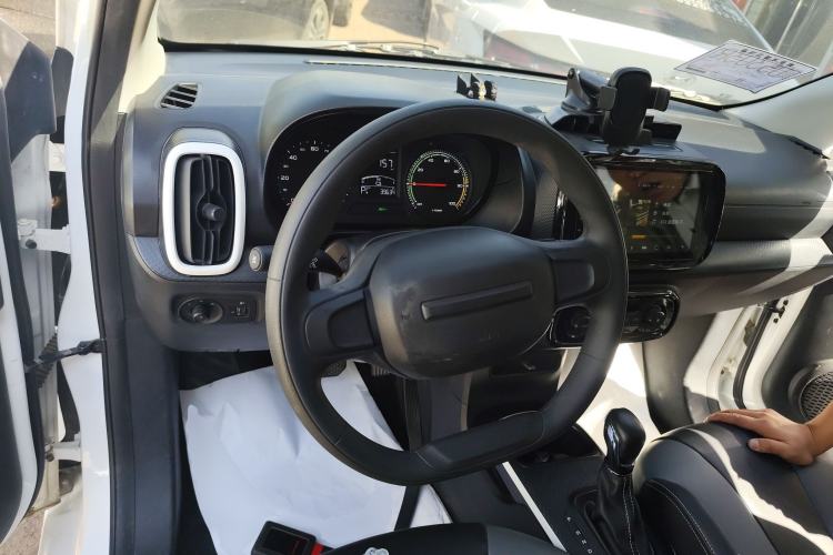 Used Roewe Clever 2022 311km QiQi BoBo Edition Center Console